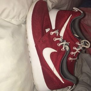 Maroon Roshe pair of Nike shoes